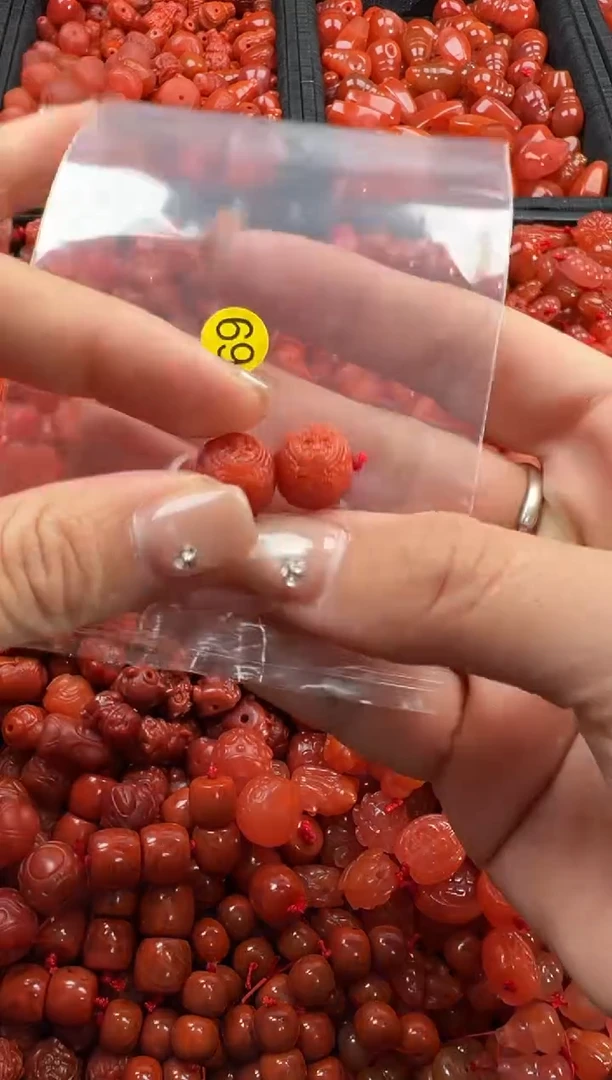 【闪购商品】南红玛瑙颈饰未镶嵌1