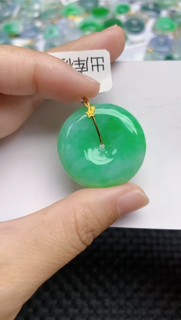 翡翠18K金镶嵌颈饰天然A货翡翠