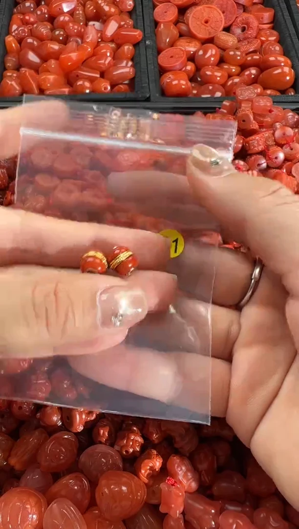 【闪购商品】南红玛瑙颈饰未镶嵌1