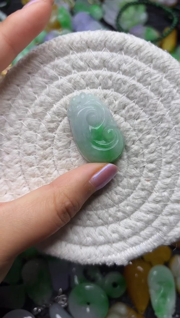 颈饰未镶嵌翡翠缅甸翡翠吊坠