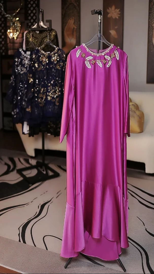 紫红色裙优雅高贵