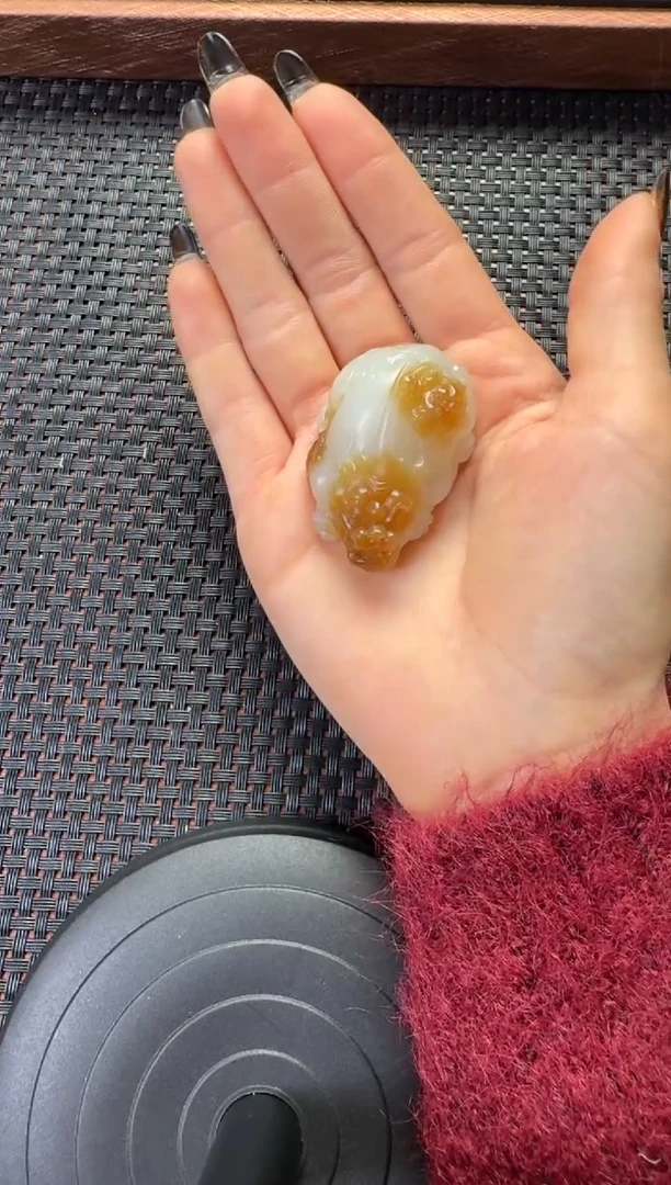 吊坠(赠链)未镶嵌和田玉且末金山糖白貔貅吊坠