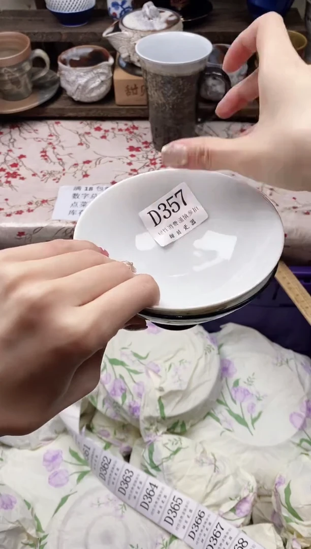 瓷片兔*            D357
