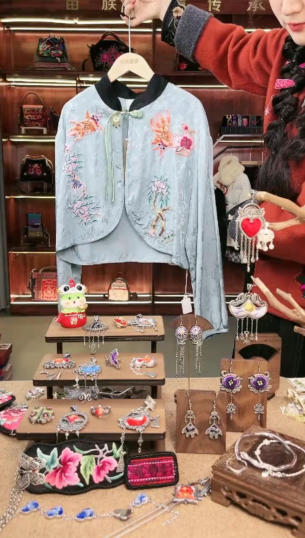 【闪购商品】织绣A21黔东南苗族刺绣