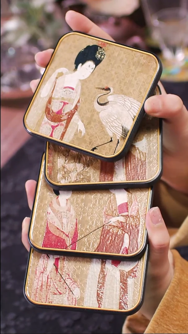 壹藏贰宝簪花仕女图案杯垫一套