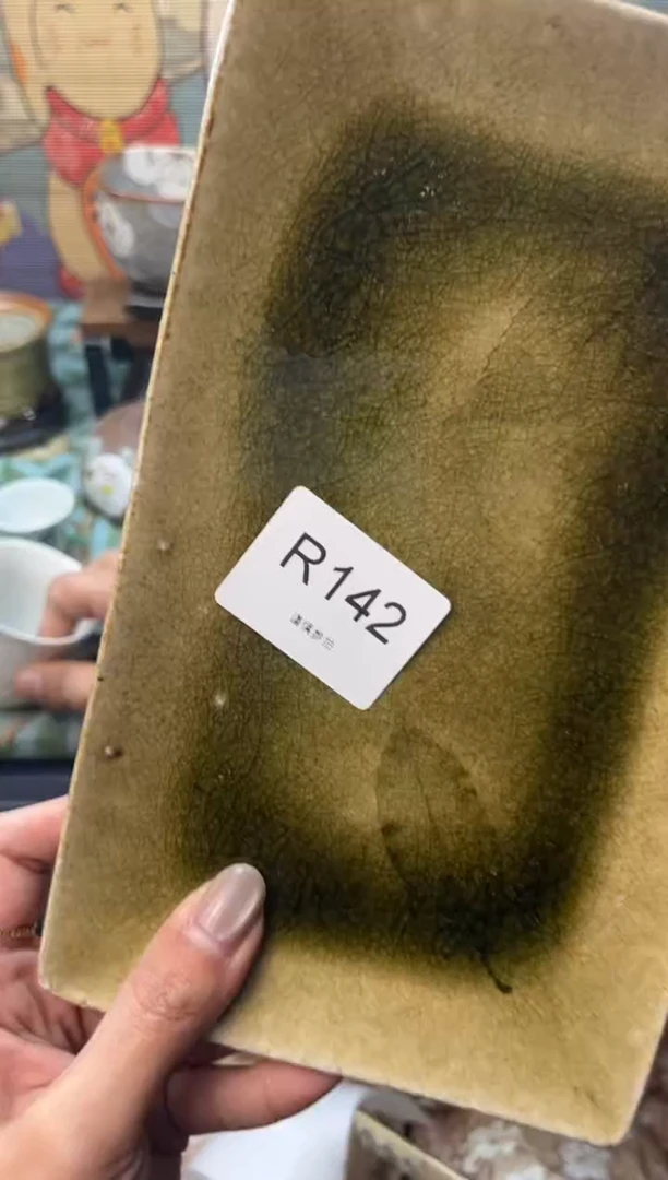 瓷片赵***?     R142