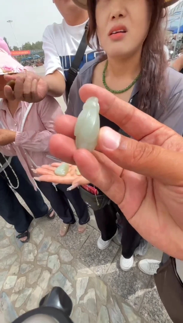 未镶嵌和田玉（糖玉）挂件和田玉