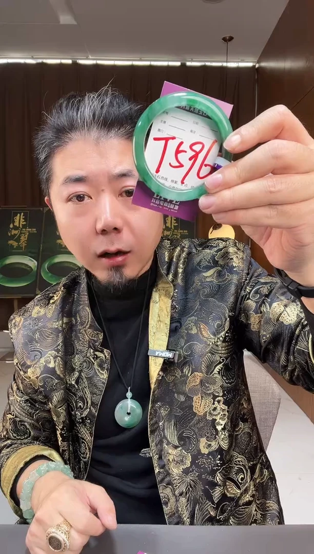 【闪购商品】石英质玉手镯未镶嵌非洲翠
