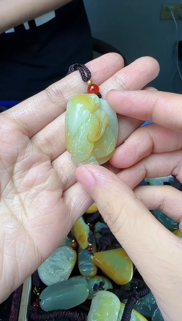 和田玉未镶嵌颈饰1