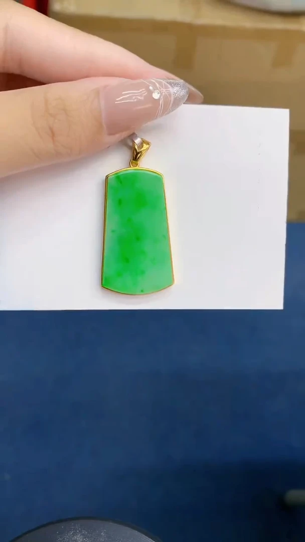 翡翠银S925镶嵌颈饰吉****️1