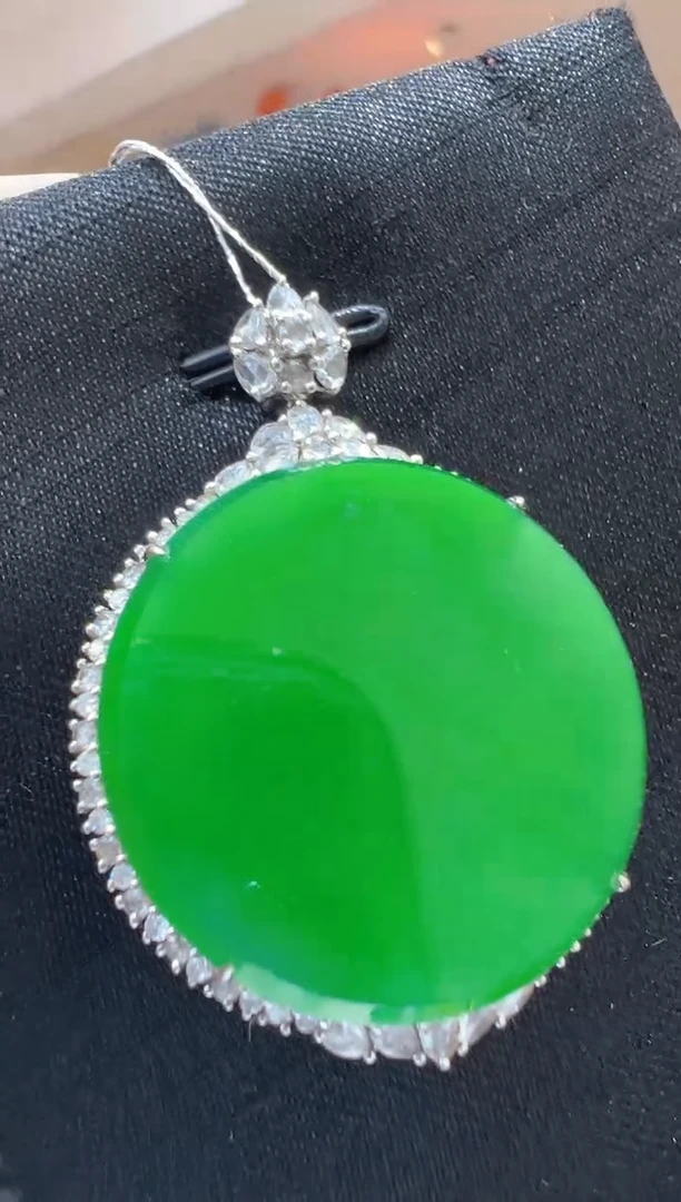 【闪购商品】翡翠吊坠(不含链)18K金镶嵌