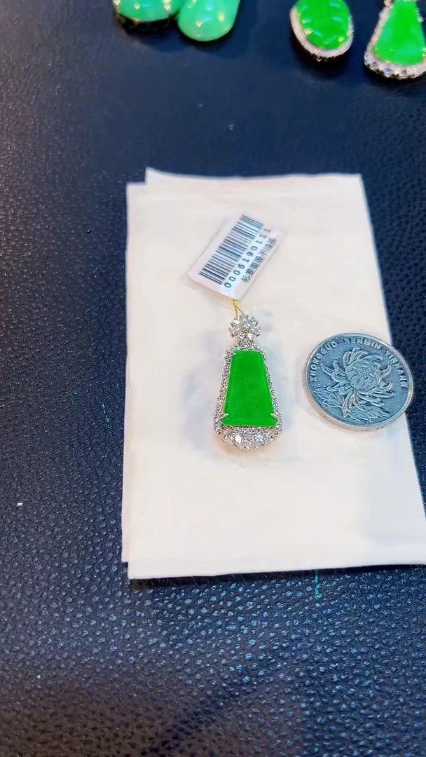 翡翠18K金镶嵌颈饰缅料A货/支持复检/一件