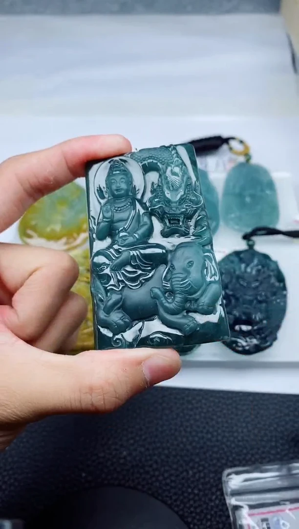 颈饰未镶嵌翡翠