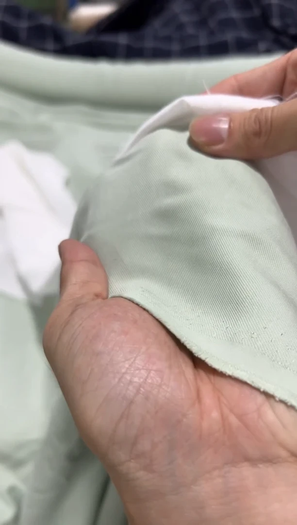 26.8元4米 果绿色铜氨丝 中厚款 幅宽1.5米