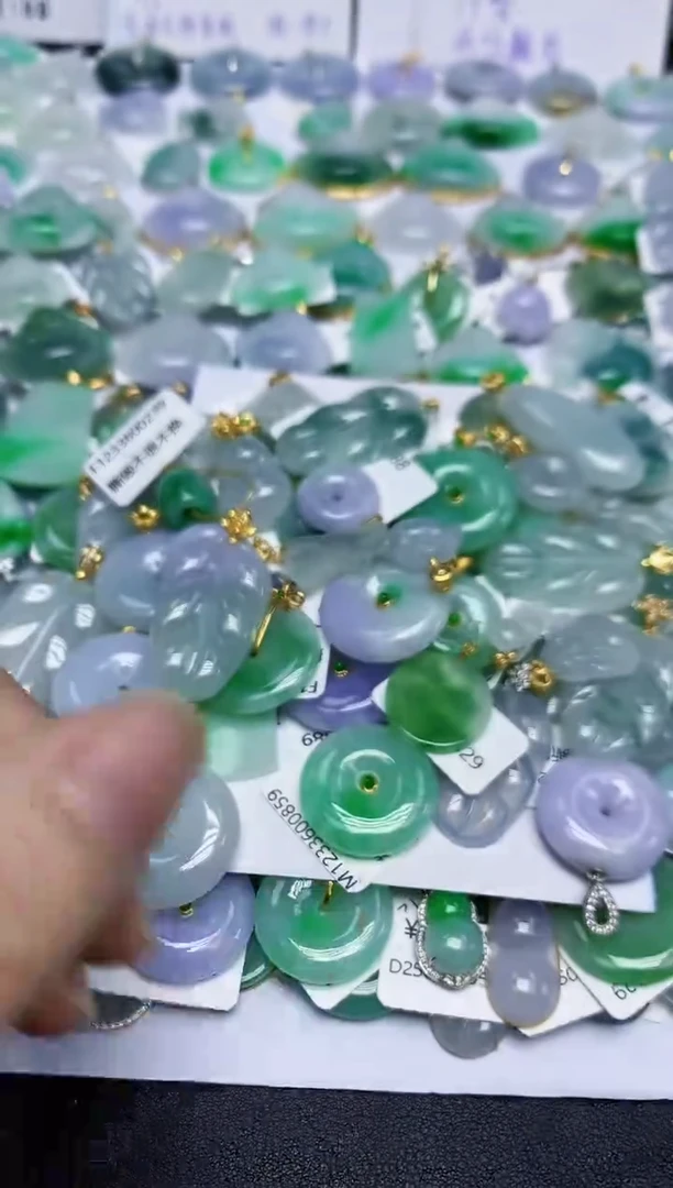 翡翠未镶嵌颈饰天然缅甸翡翠A货