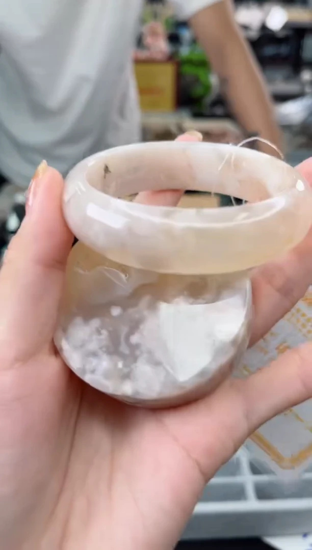 【闪购商品】石英质玉手镯未镶嵌57圈口（赠品镯心）1538525