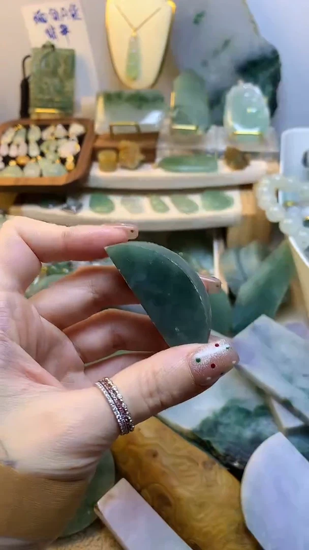 未镶嵌挂件翡翠缅甸A货翡翠,没有运费险,有纹有裂