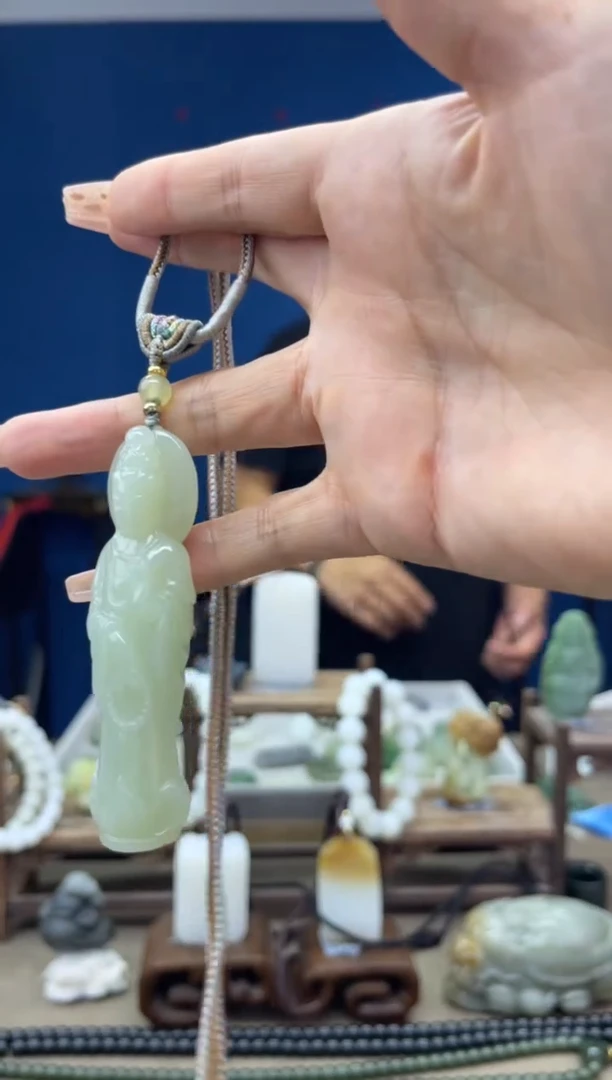 和田玉未镶嵌颈饰1