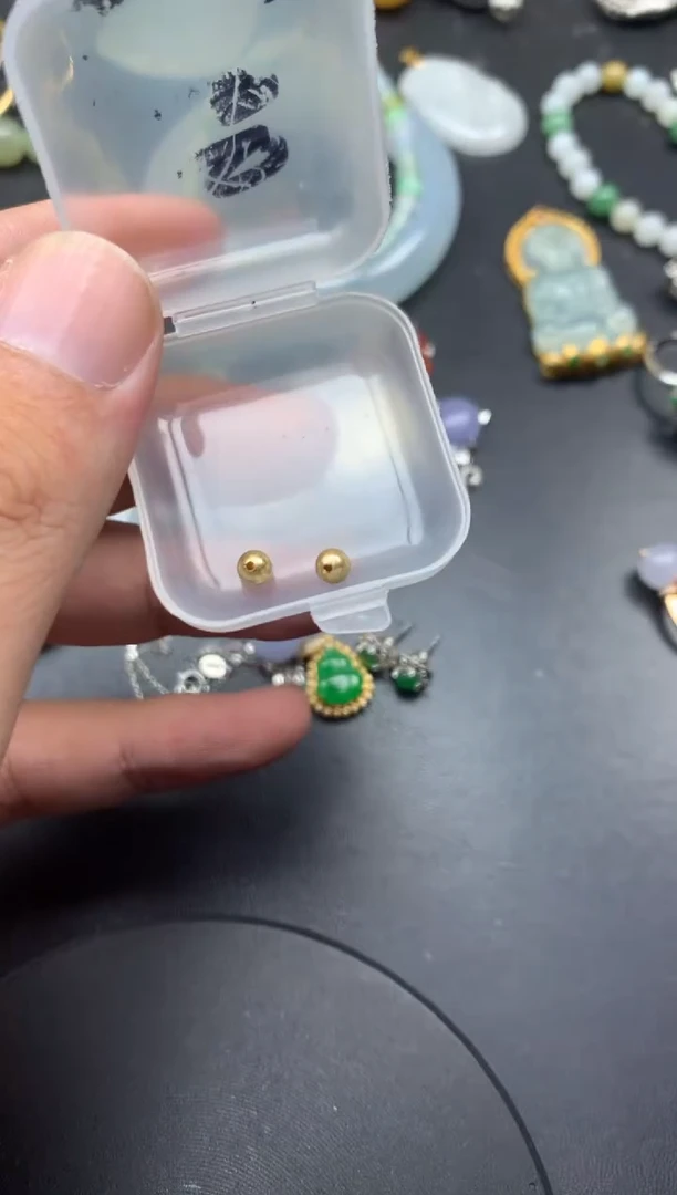 颈饰18K金镶嵌翡翠家*蹲金珠4mm