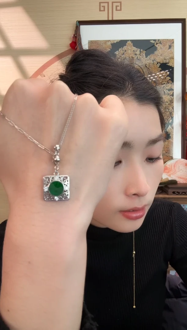 颈饰银S925镶嵌翡翠吊坠