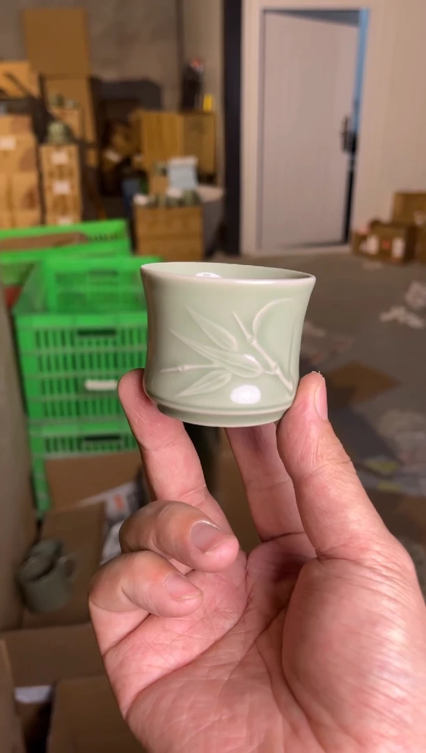 【闪购商品】瓷瑕疵青釉竹节小杯1只