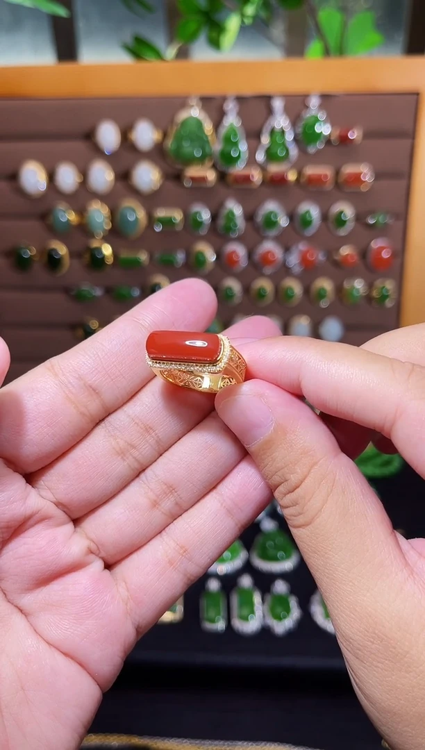 【闪购商品】南红玛瑙戒指18K金镶嵌南红马鞍戒指