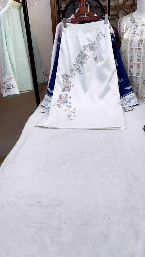 织绣真丝白色 一路繁花 半裙