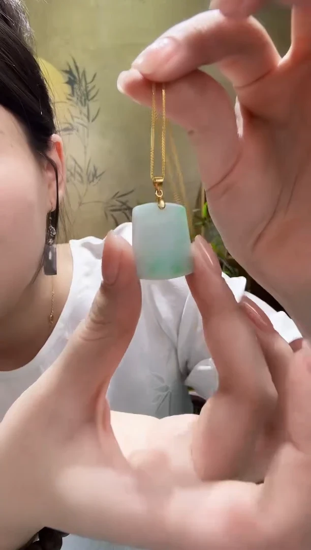 颈饰未镶嵌翡翠吊坠