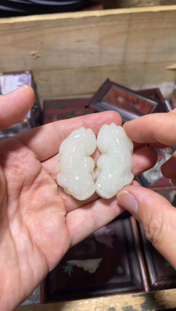 和田玉未镶嵌颈饰白玉貔貅一对给