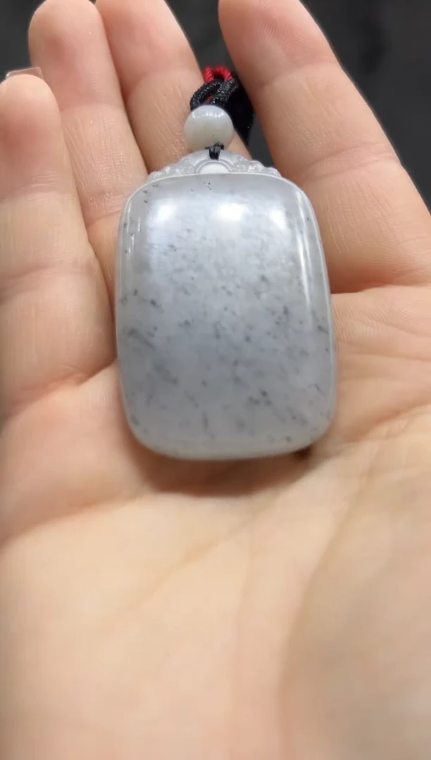 吊坠(赠链)未镶嵌和田玉新疆和田玉黑山料无事牌