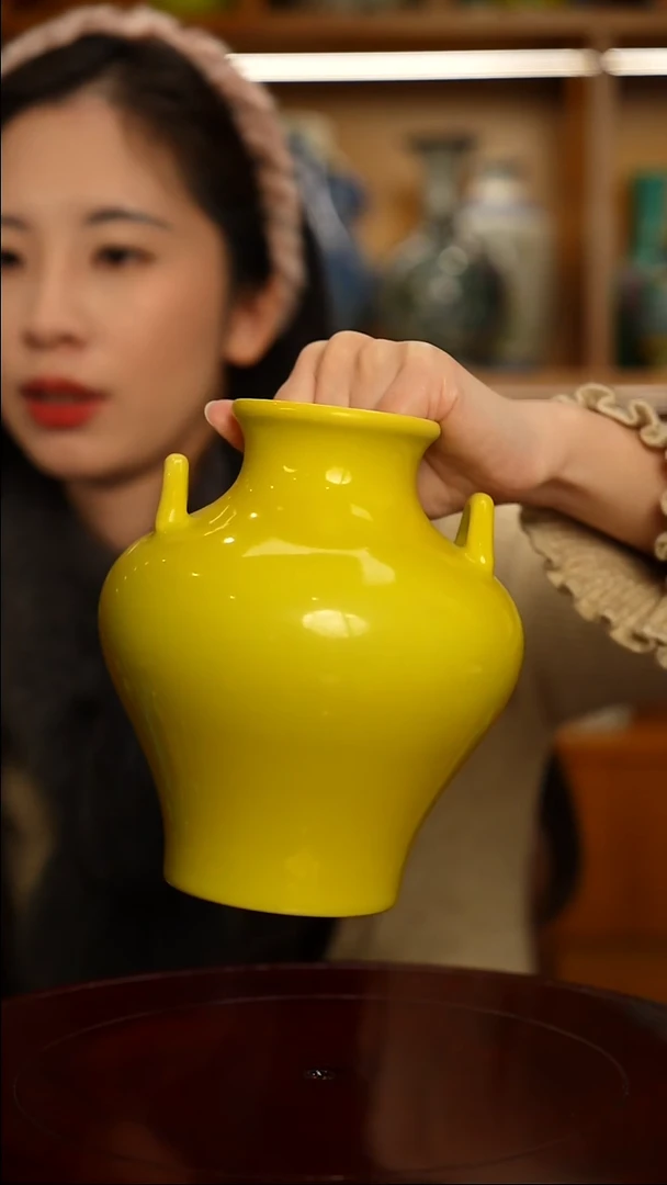 仿清瓷柠檬黄釉双耳罐一只