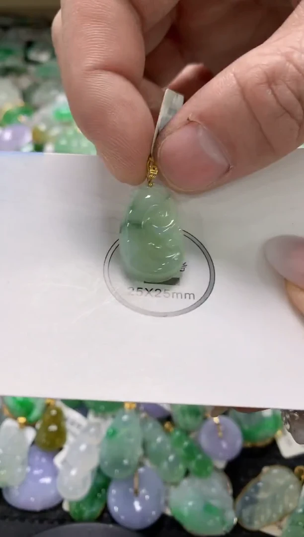 颈饰18K金镶嵌翡翠1111111111111111