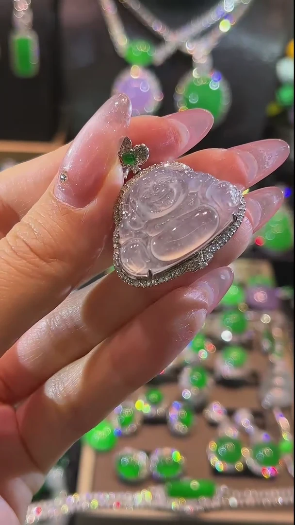 翡翠18K金镶嵌颈饰吊坠
