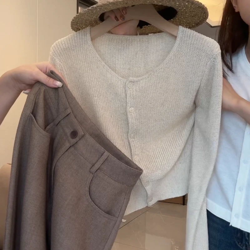 【秋日原野】秋季新款圆领收腰短款高级感气质针织上衣LK2506062