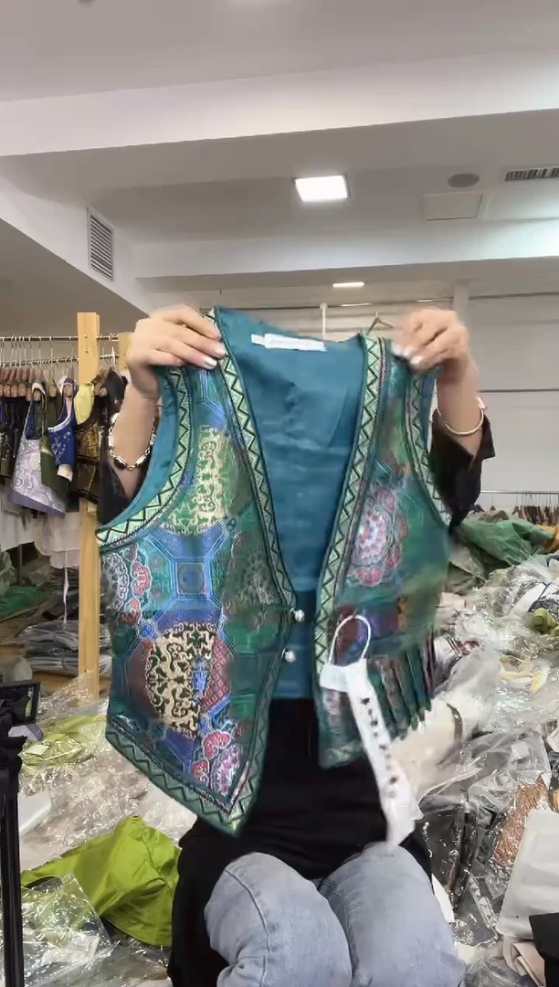 马甲       M码       80-105斤