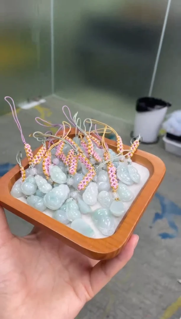 翡翠未镶嵌吊坠(不含链)葫芦        多样性发货发一件