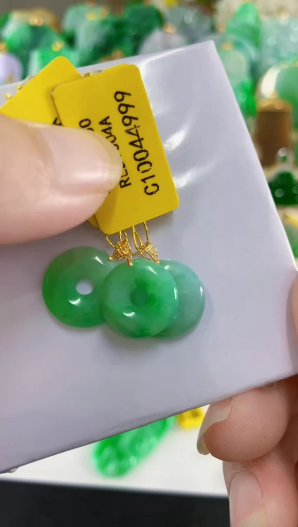 吊坠(不含链)18K金镶嵌翡翠多样性发货其中一件