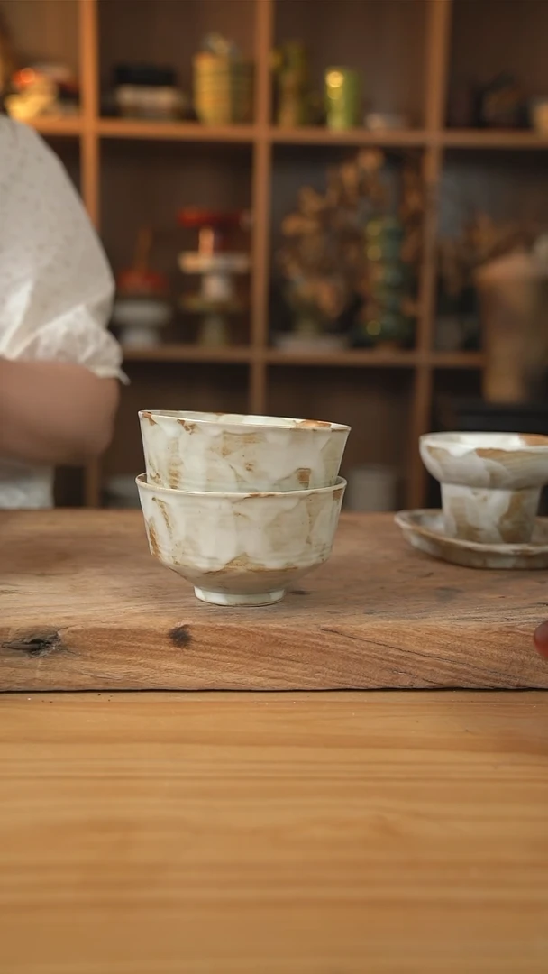 粉影系列的高脚直筒碗2个