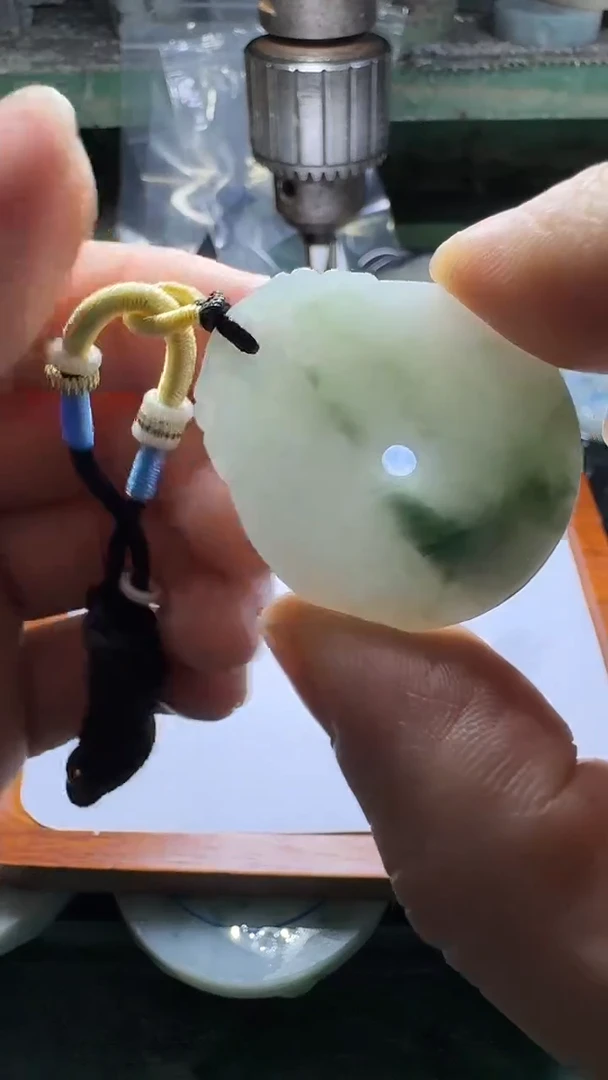 颈饰未镶嵌翡翠小*桃挂件