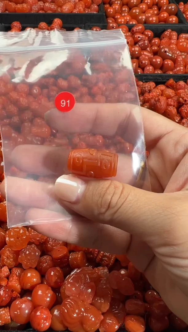 颈饰未镶嵌南红玛瑙1