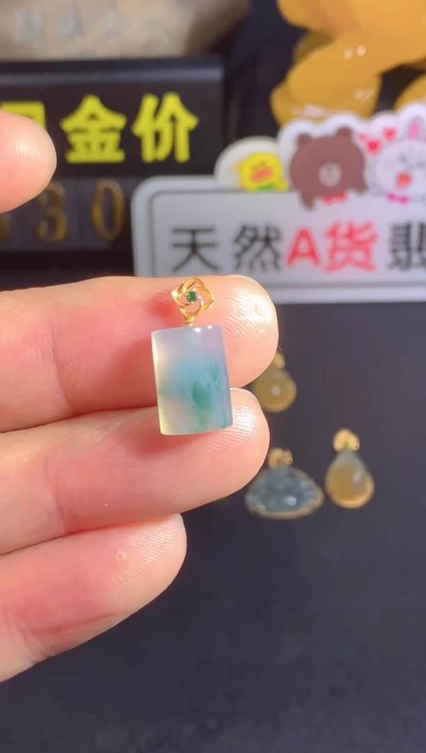 颈饰18K金镶嵌翡翠