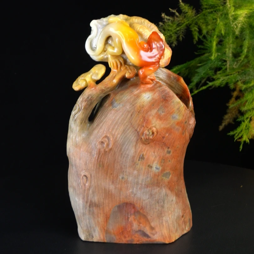Lot.37..寿山石结晶芙蓉心心相蜥笔筒雅玩988.5克15x9x5.5cm