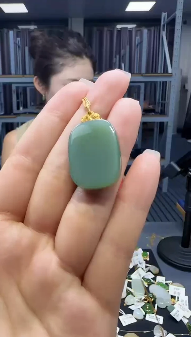 和田玉18K金镶嵌挂件1