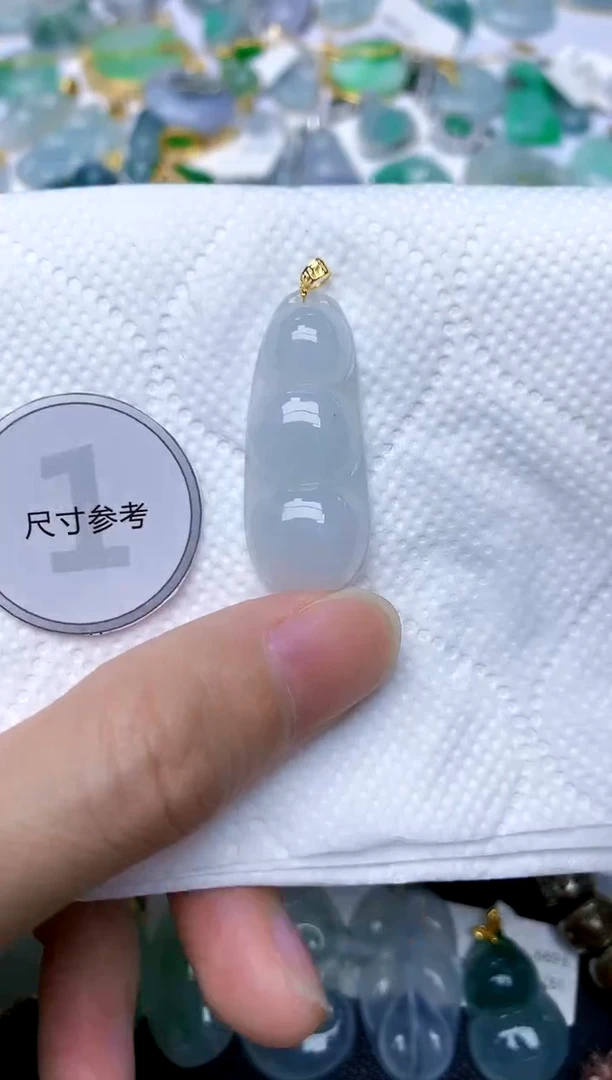 颈饰18K金镶嵌翡翠天然A货翡翠