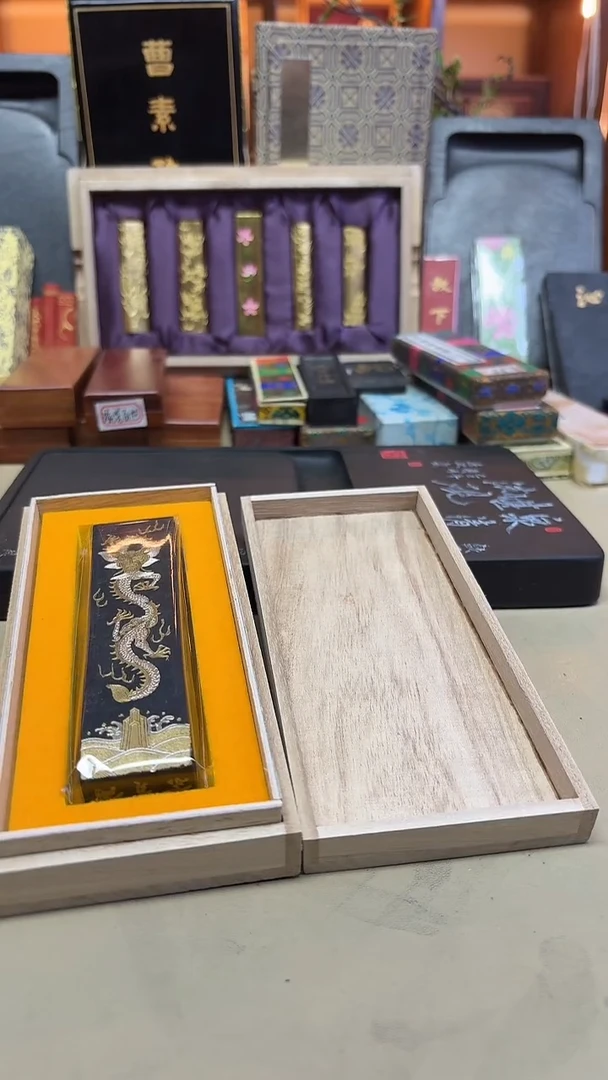 艺粟斋 某定版墨 云龙松 二两一锭