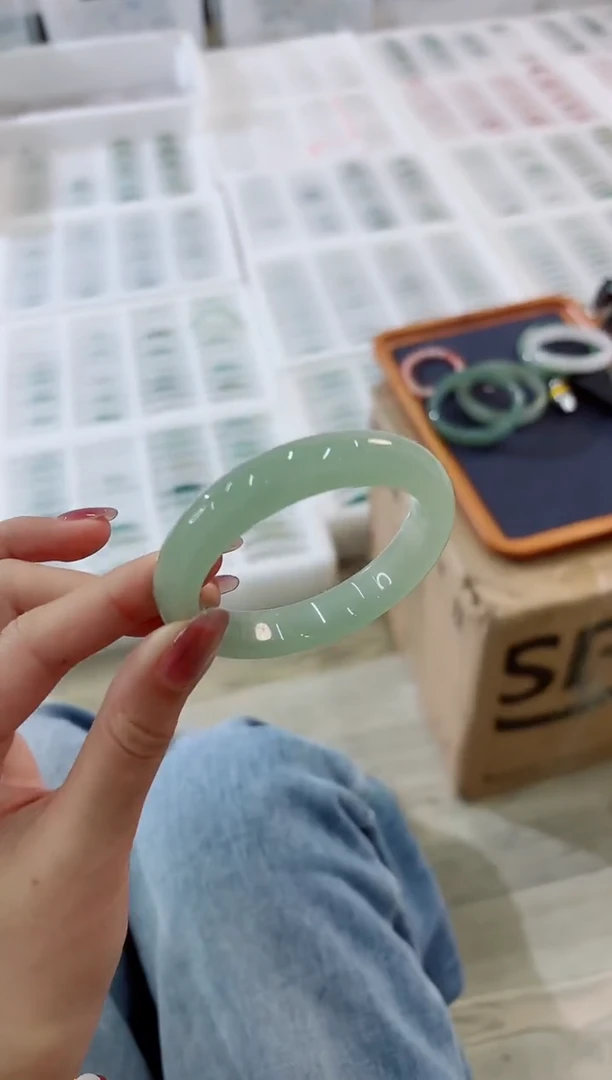 未镶嵌手镯石英质玉93-54D