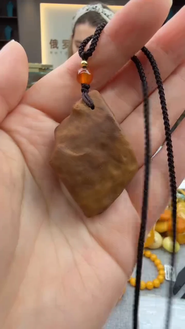 琥珀颈饰未镶嵌81秒拍号 假一罚三