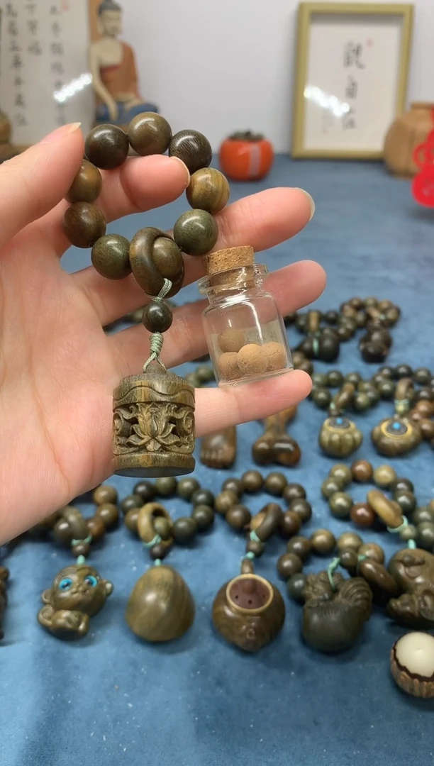 【闪购商品】维腊木（绿檀）把件西番莲香囊 送1瓶香丸