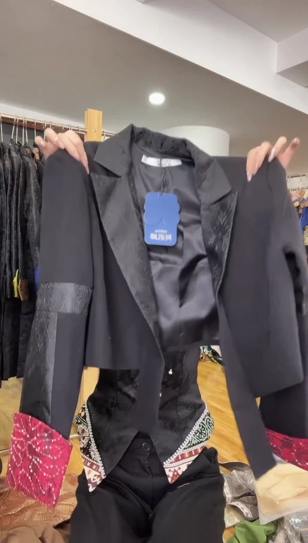 外套       M码       80-105斤