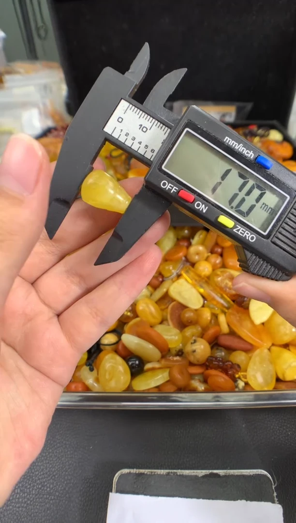 蜜蜡未镶嵌珠宝奇石1